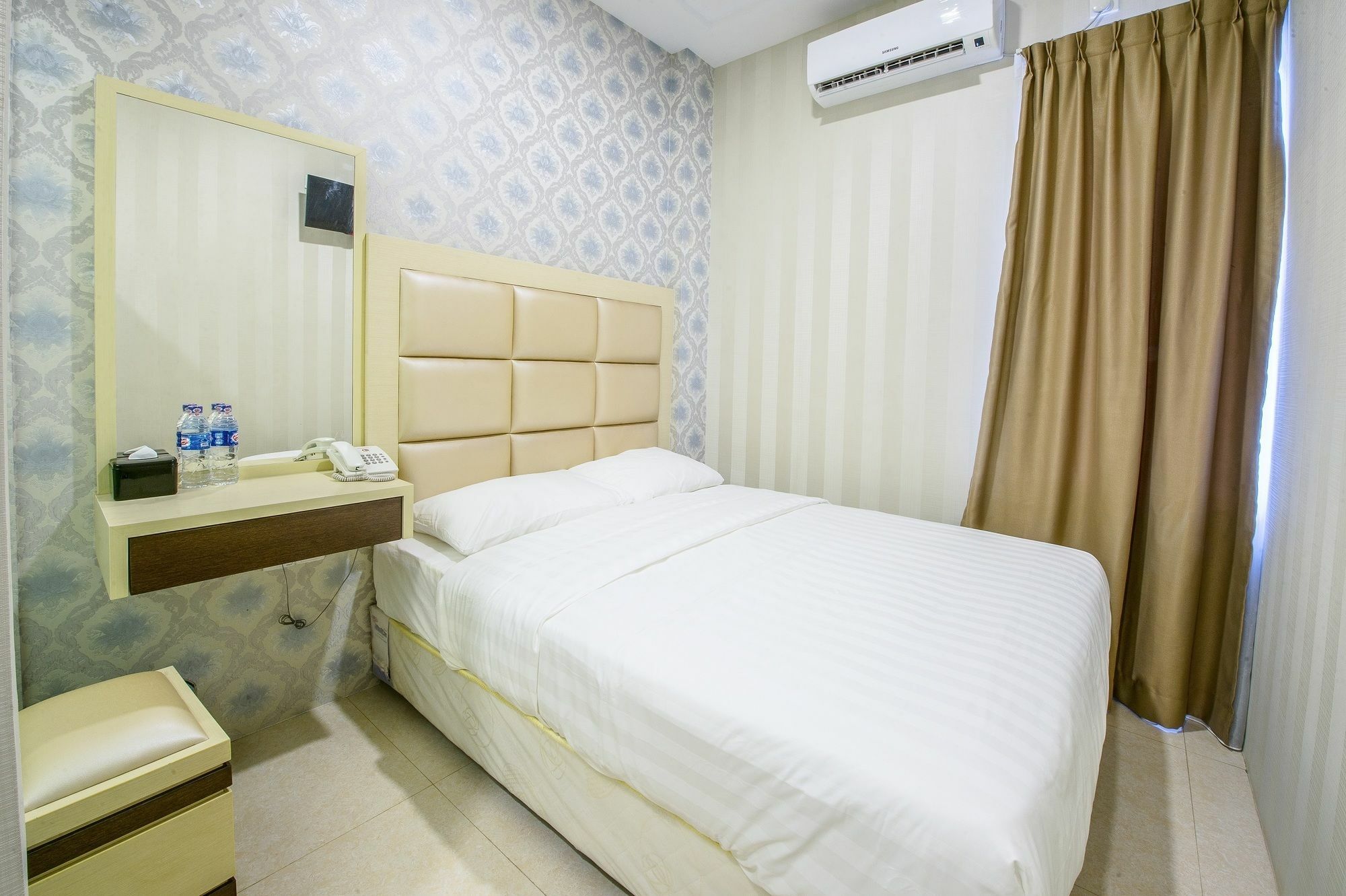 Oyo 676 Hotel Osaka Batam Exterior foto